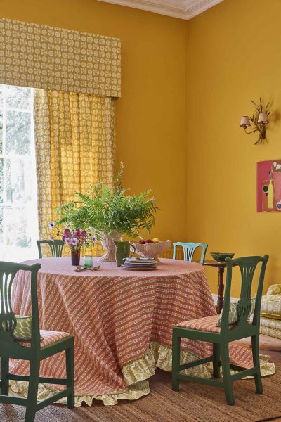 Dining Round Table Wild Garden