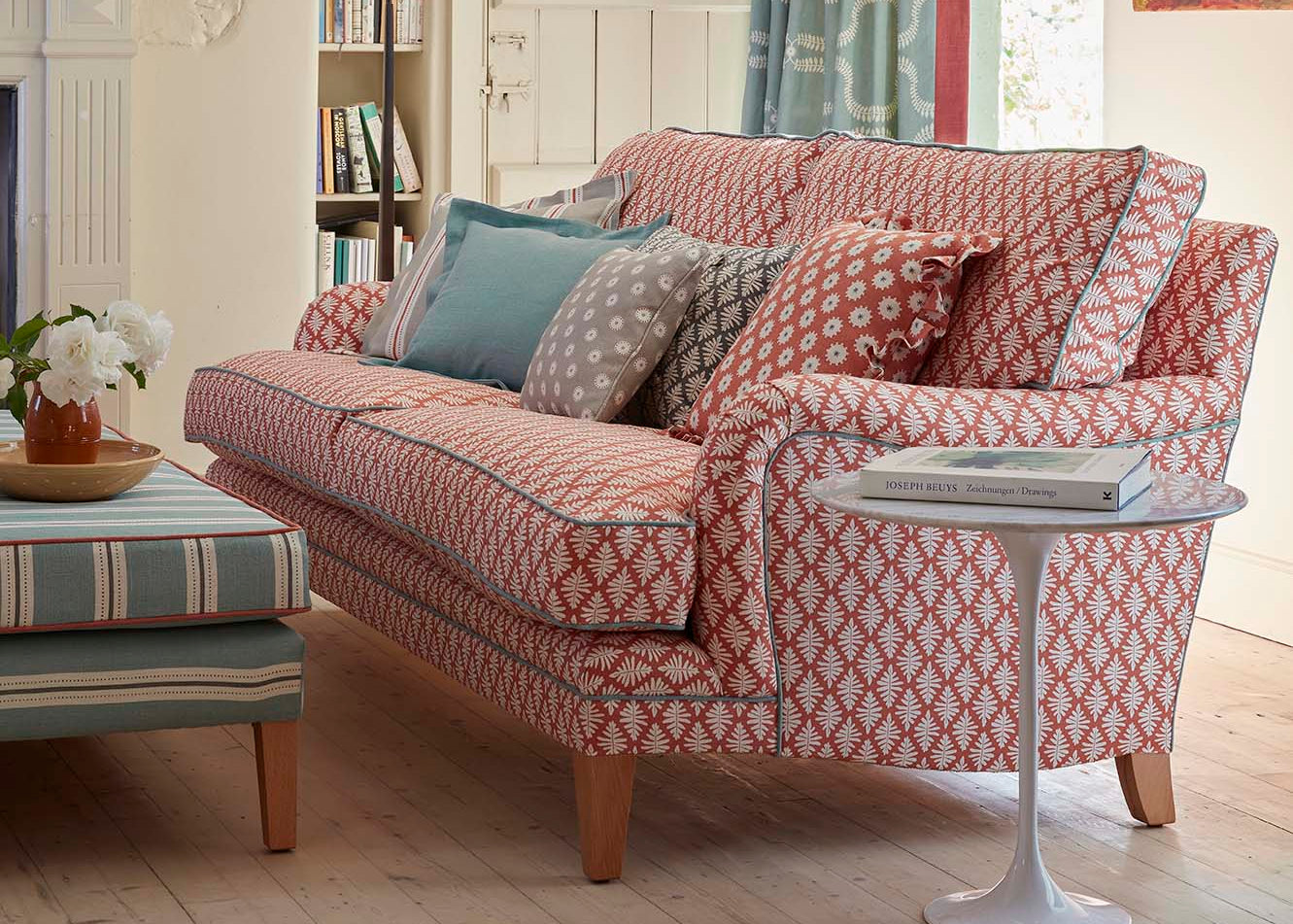 <p>Made to Measure <em><strong>Luxurious Sofas</strong></em></p>